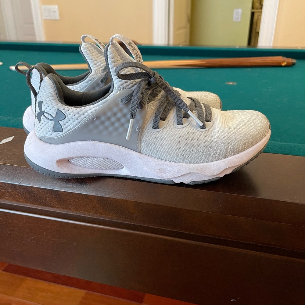 Men’s 7/women’s 8.5 Under Armour Hovr Rise 4 Training shoe grey